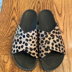 Garnett Hill animal print slides size 8